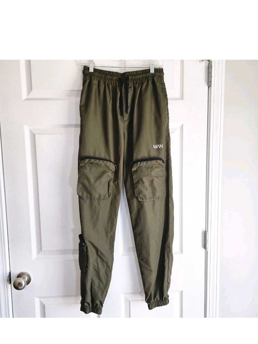 Boohoo Man Olive Cargo Joggers Drawstring Waist Pockets Nylon Shell Mens M